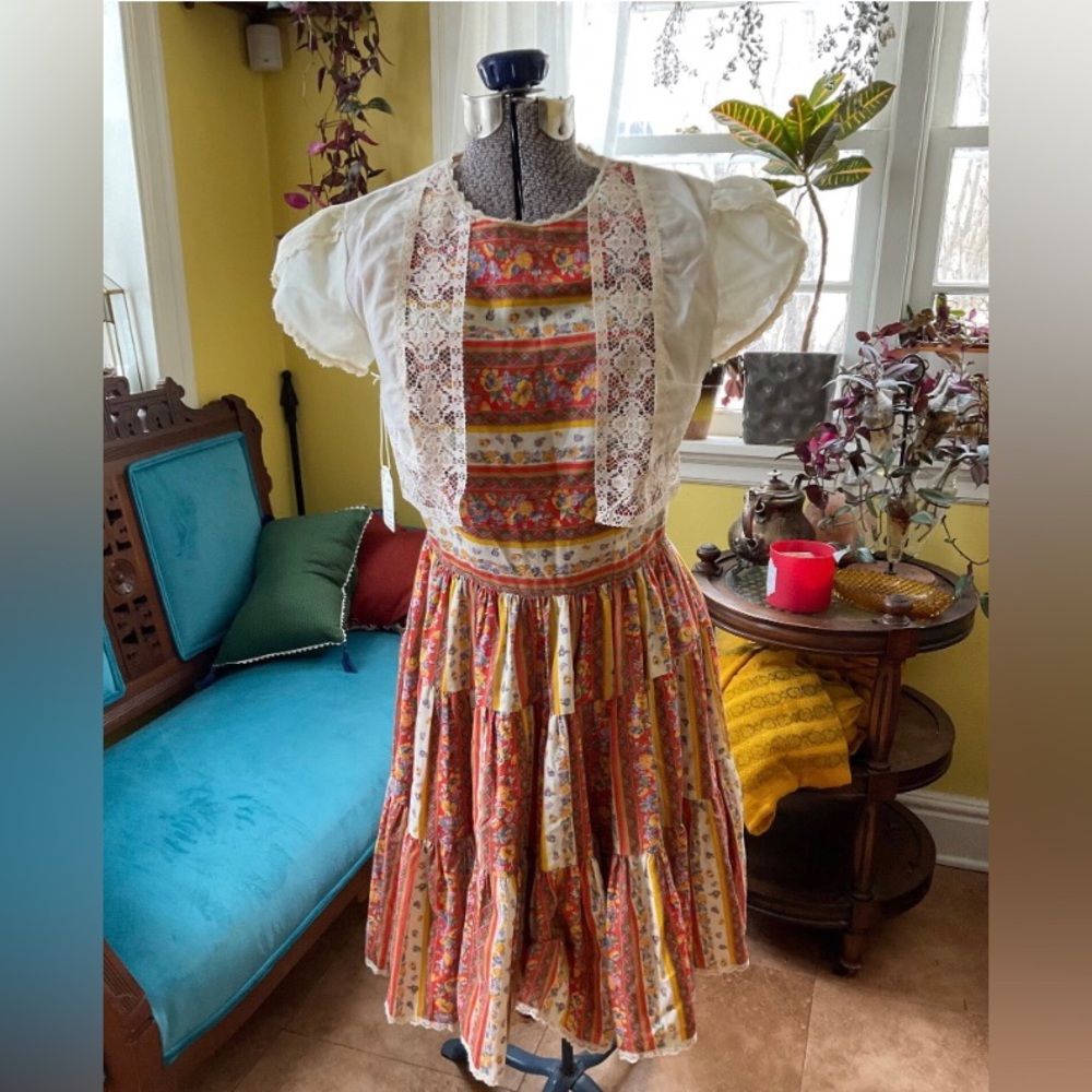 Vintage 1960s. Kat Schorer originals.  Prairie floral dress with bolero. US8